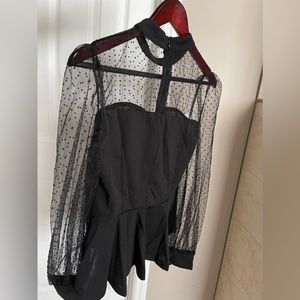 Polkadot cute black top!